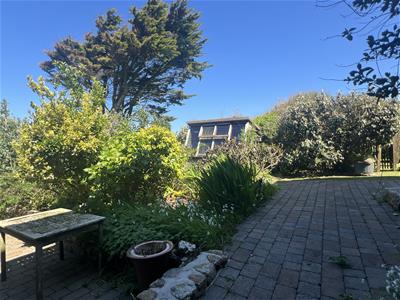 Garden, Land & Views